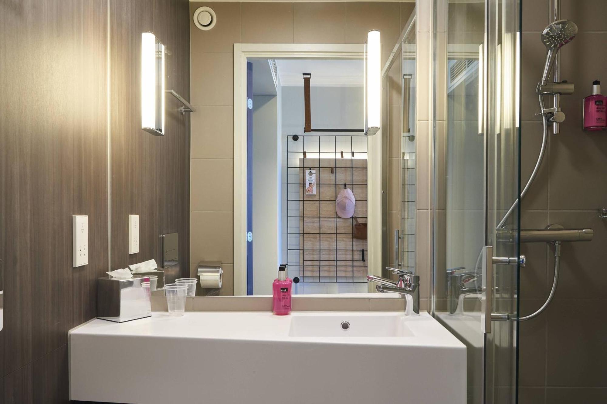Moxy Birmingham Nec Hotel Bickenhill Kültér fotó